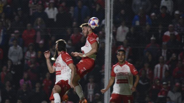 Franco Watson apareció solo por el medio y puso el 1-0 para Instituto sobre Temperley, en Alta Córdoba. (Ramiro Pereyra / La Voz)
