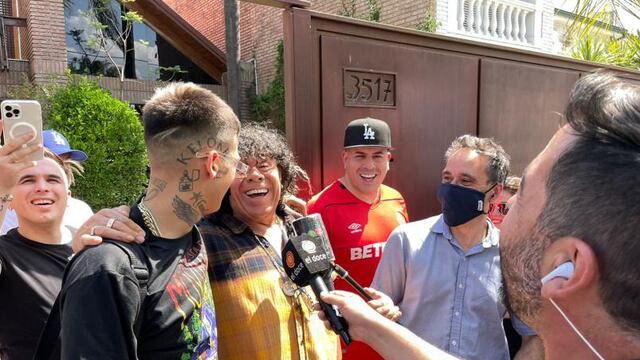 L-Gante de visita en casa de La Mona. Y en enero, en un mismo escenario y en un mega festival (La Mona).