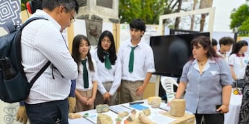 Los alumnos mostraron habilidades prácticas y explicaron procesos clave para la actividad minera, ante una amplia participación en plaza 25 de Mayo.