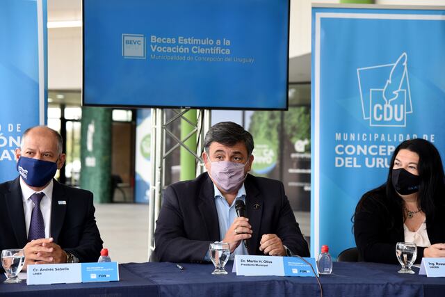 La Municipalidad de Concepción del Uruguay lanzó dos programas inéditos, que promueven la investigación científica en todos los establecimientos de educación superior y no superior de la ciudad