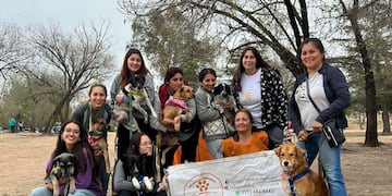 La organización cuenta con 21 voluntarios que aportan tiempo y dinero para el cuidado de las mascotas.