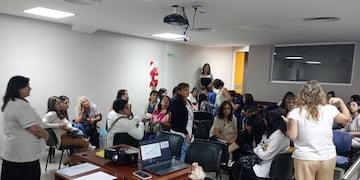 El equipo de profesionales recibió instrucción sobre pruebas bioquímicas fundamentales, entre ellas la hemoglobina glicosilada y el índice albuminuria-creatinina.