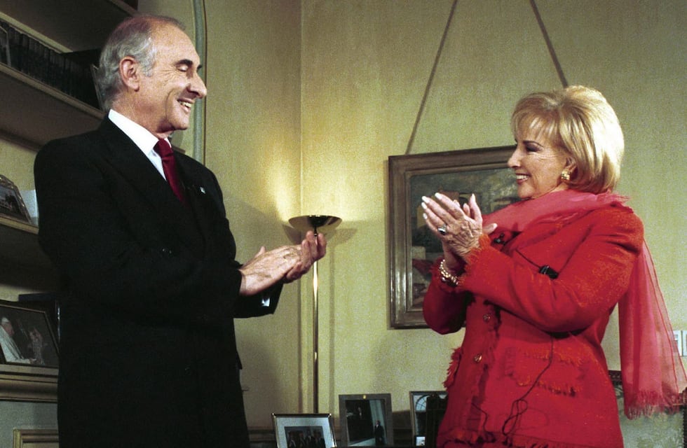 Revelan un audio de Mirtha Legrand reaccionando en vivo a la renuncia de De la Rúa en 2001: “Ahora le echa la culpa...”