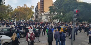 El Suoem protesta frente a la Municipalidad de Córdoba.
