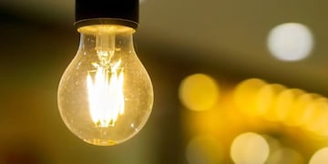 La estafa virtual circuló por WhatsApp y prometía promocione en el servicio eléctrico.