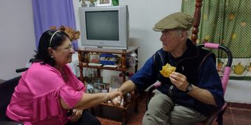 La madre de un excombatiente de Malvinas recibió en su casa al ex oficial británico encargado de dar sepultura a su hijo en las Islas tras el fin de la guerra.