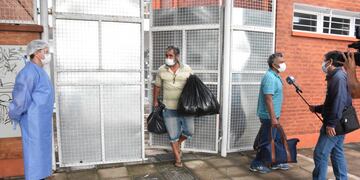 El gobierno no cumple con lo solicitado por la Defensoría de la Niñez ni aplica la cuarentena domiciliaria a familias