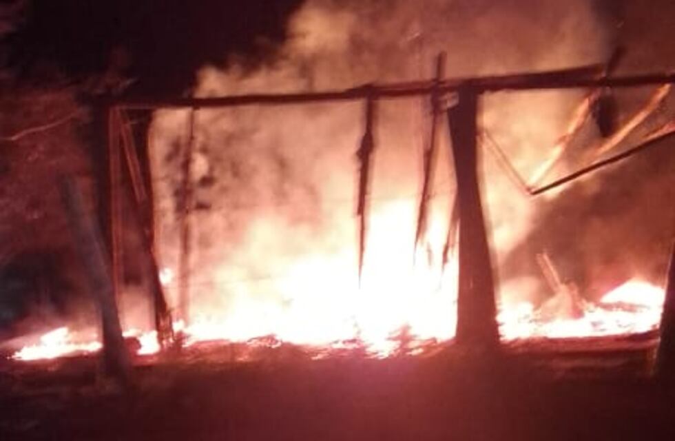 Presunto aguantadero se incendió por completo en Eldorado