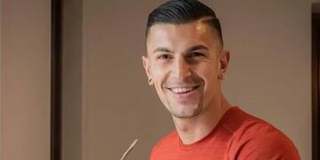 Mate con escudo de Belgrano y la camiseta que le envió Pablo Vegetti. El festejo de Luifa Galessio por el aniversario Pirata.