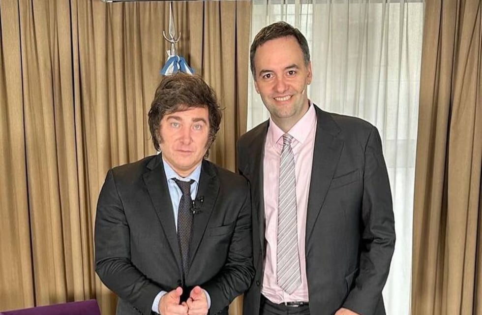 Un dirigente de la UCR invitó a “boxear” a Manuel Adorni y Milei tuvo que intervenir