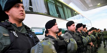 Se trata de un grupo de Prefectura Naval, otro de Gendarmería Nacional y otro de la Policía de Seguridad Aeroportuaria (PSA). Gentileza: Noticias Argentinas.