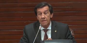 El gobernador Carlos Sadir concurrió a la Legislatura de Jujuy para inaugurar un nuevo período de sesiones ordinarias, lo que por primera vez ocurre un 1 de marzo, de acuerdo a la nueva Constitución provincial.