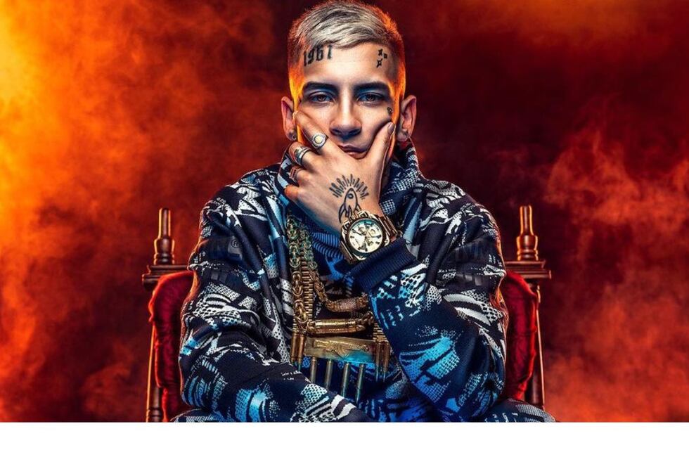L-Gante y su valija de lujo: así viaja el cantante con su Play por Europa