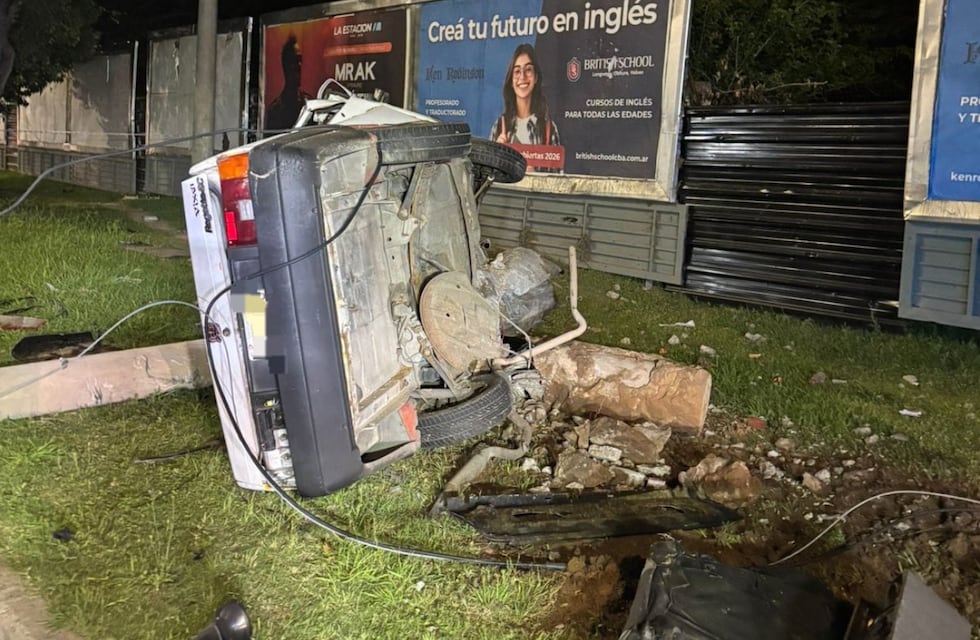 Un automovilista chocó contra un poste de cemento y falleció en Córdoba