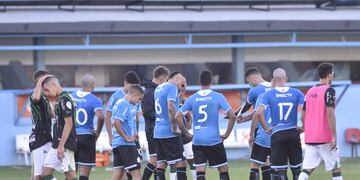 El Celeste jugó mal y extravió el camino del triunfo.