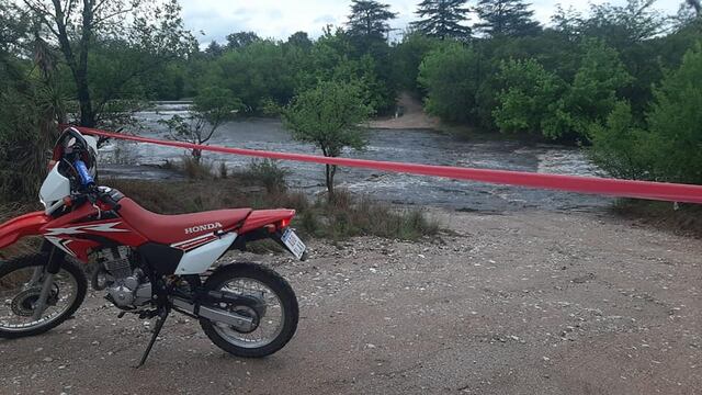 Varios vados de Tanti cortados por ingreso de creciente. (Foto: Facebook / Municipalidad de Tanti).