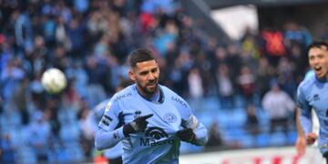 Franco Jara se llevó la pelota a su casa por los tres goles para el empate de Belgrano (Foto: Javier Ferreyra).