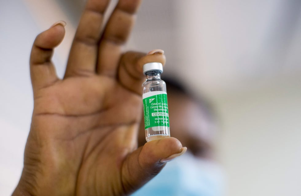 Argentina recibió una partida de 580 mil dosis de la vacuna Covishield, elaboradas en India