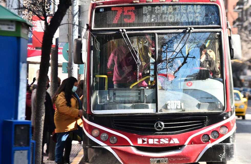En Córdoba sigue el transporte gratuito para el personal de salud