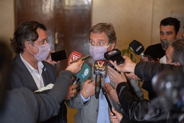 Emir Félix junto al minsitro de Gobierno, Víctor Ibáñez.