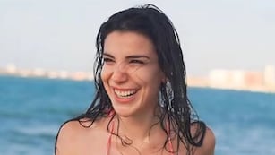 Andrea Rincón inauguró la temporada de verano con una bikini azul muy diminuta y marcó tendencia