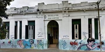 Los padres de la Escuela N°55 de La Plata piden mayor seguridad para sus hijos.