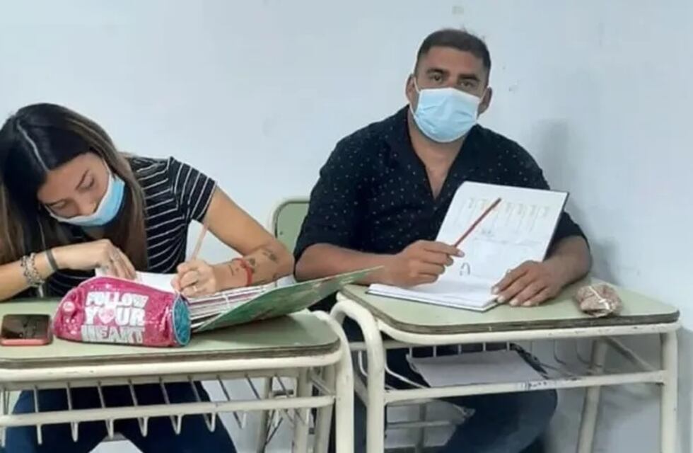 Córdoba: padre e hija cursan juntos para poder terminar el secundario