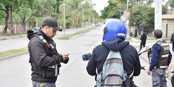 El uso incorrecto del casco o no llevarlo colocado en la cabeza tiene una multa de más de 300 mil pesos, en Jujuy.