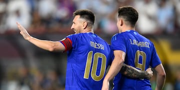 Julián Álvarez sigue con el arco cerrado en la Selección. Y Lionel Messi, imparable (AP Foto/Nick Wass).