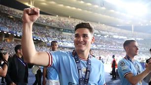 Julián Álvarez celebró la Champions League con Manchester City y ya está bajo las órdenes de Lionel Scaloni. (Gentileza Four Four Two).