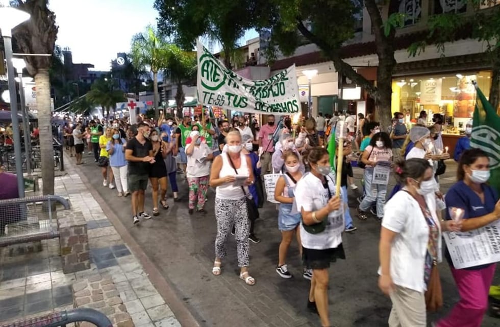 Trabajadores de Salud municipales marcharon este viernes por el centro de Carlos Paz