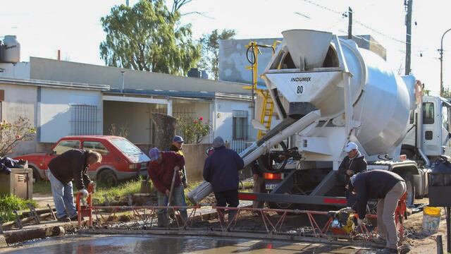Tres Arroyos: Avanza la obra de pavimento en el barrio ATEPAM