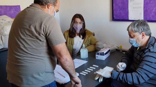 Testeos voluntarios de covid 19 a docentes