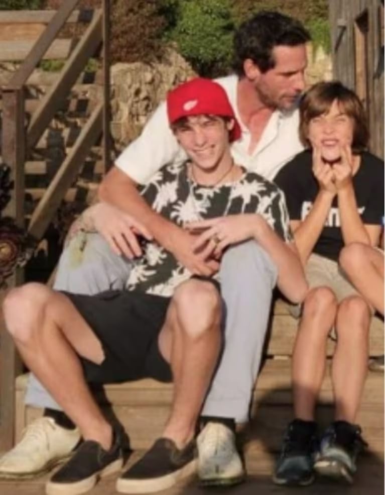 Gonzalo Valenzuela y sus hijos con Juana Viale