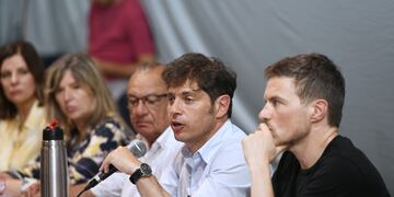 Kicillof se reunió en Claromecó con 15 intendentes y representantes del sector productivo