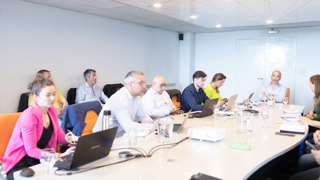 Presentan proyecto de proceso productivo para la fabricación de lavarropas en Tierra del Fuego