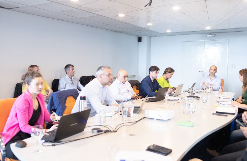 Presentan proyecto de proceso productivo para la fabricación de lavarropas en Tierra del Fuego