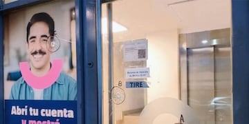 Delincuentes balearon la fachada del lugar y dejaron una nota