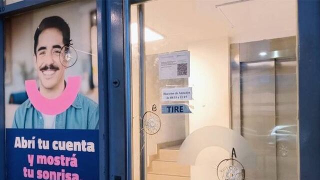 Delincuentes balearon la fachada del lugar y dejaron una nota