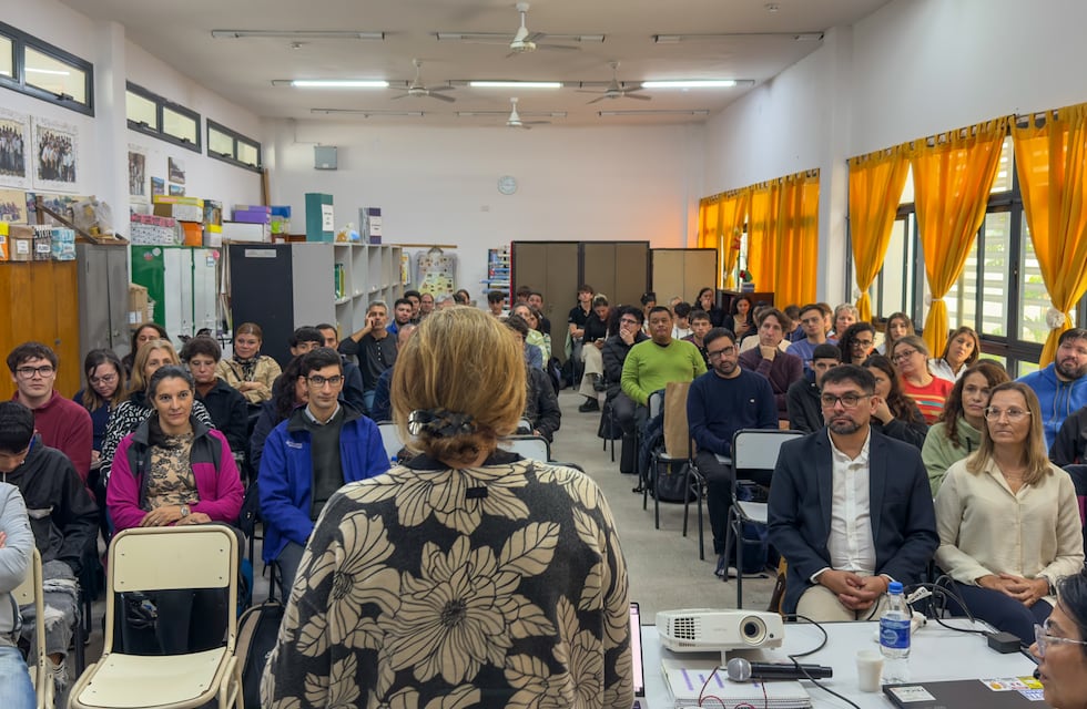 Estudiantes y docentes se capacitan en robótica en Paraná