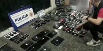 La Policía secuestró más de 100 aparatos tecnológicos. Captura de video