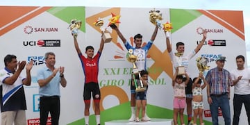 Podio de ganadores de la general de la 21° edición del Giro del Sol en San Juan.