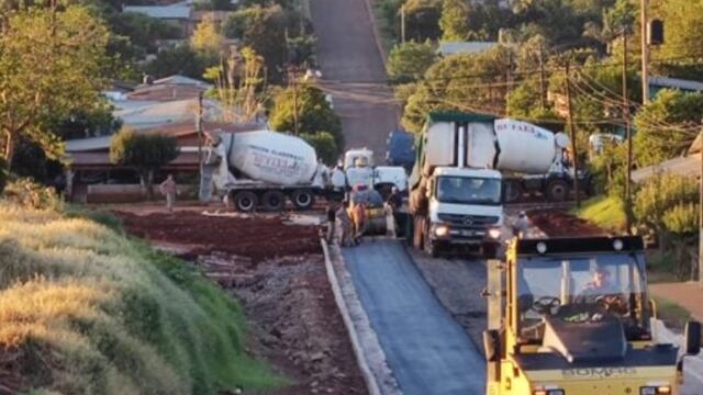 Ejecutan obras de asfaltado en San Vicente.