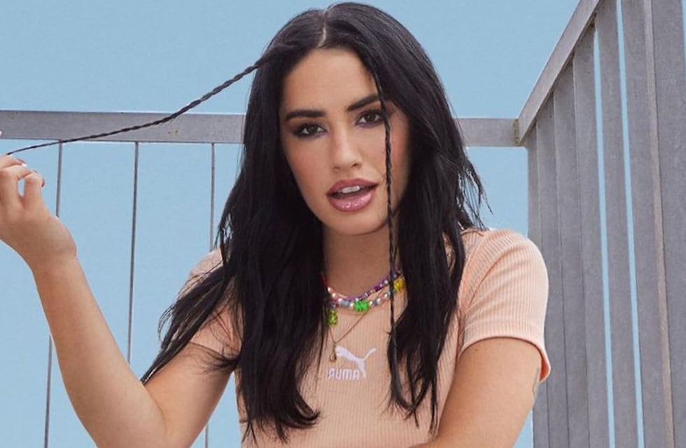 Mono con corset y blazer: Lali Espósito impactó a todos con un conjunto de terciopelo violeta