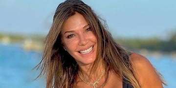 A los 58 años, Catherine Fulop posó con una infartante microbikini en la playa.