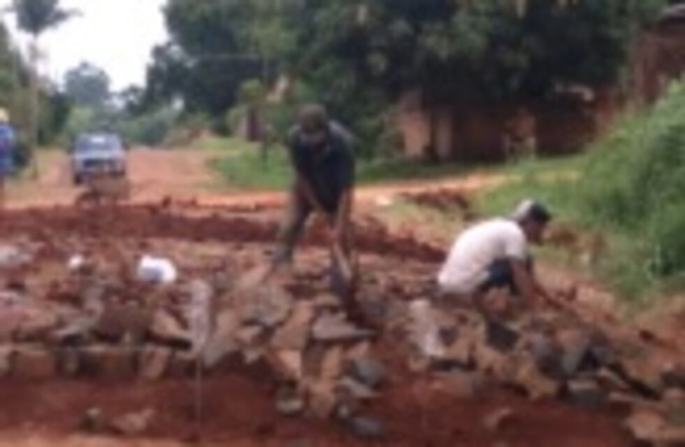 Continúan ejecutando empedrados en varias calles de Puerto Iguazú