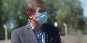 Gobernador de Mendoza en acto público.