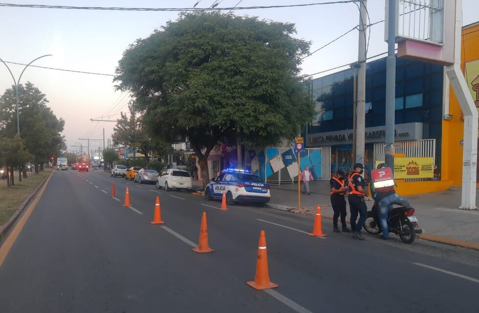 Insólito: cayó detenido con miles de dólares y quiso sobornar a la Policía en Córdoba