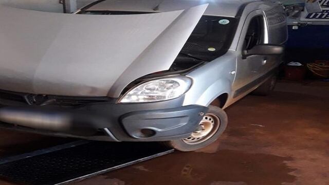 Eldorado: policías recuperan un auto que fue robado con una grúa días atrás.