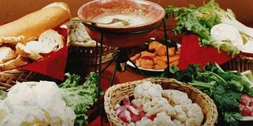 La bagna cauda es un espectáculo de sabor y genera un encuentro informal y distendido.